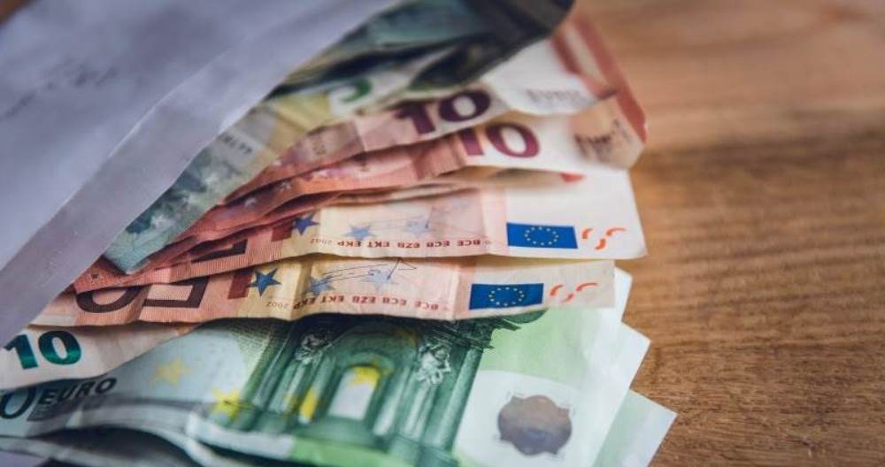 Euro ne nivelin me te ulet ne dy dekada, ne treg ka shume valute